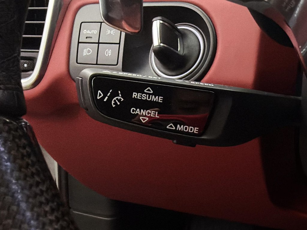 2023 Porsche Cayenne in Laval, Quebec - 17 - w1024h768px