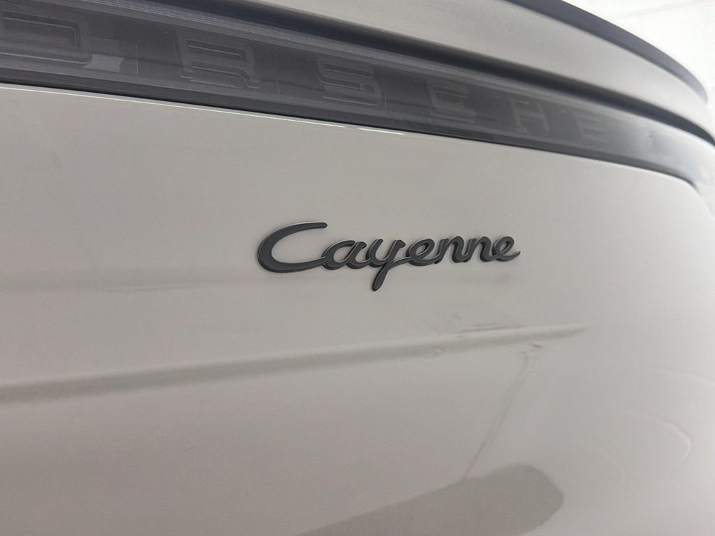 2023 Porsche Cayenne in Laval, Quebec - 7 - w1024h768px