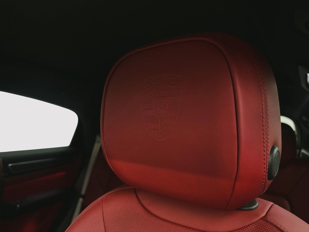 2023 Porsche Cayenne in Laval, Quebec - 24 - w1024h768px