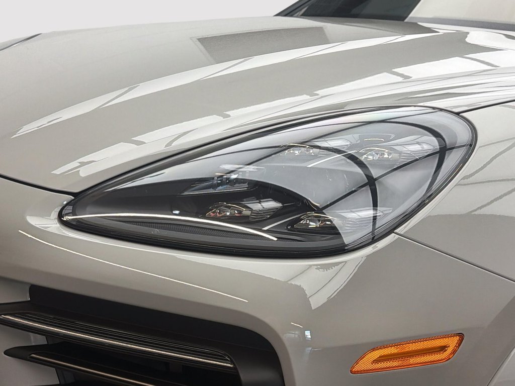 2023 Porsche Cayenne in Laval, Quebec - 8 - w1024h768px