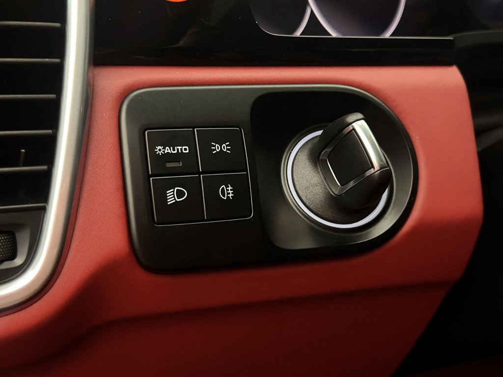 2023 Porsche Cayenne in Laval, Quebec - 16 - w1024h768px