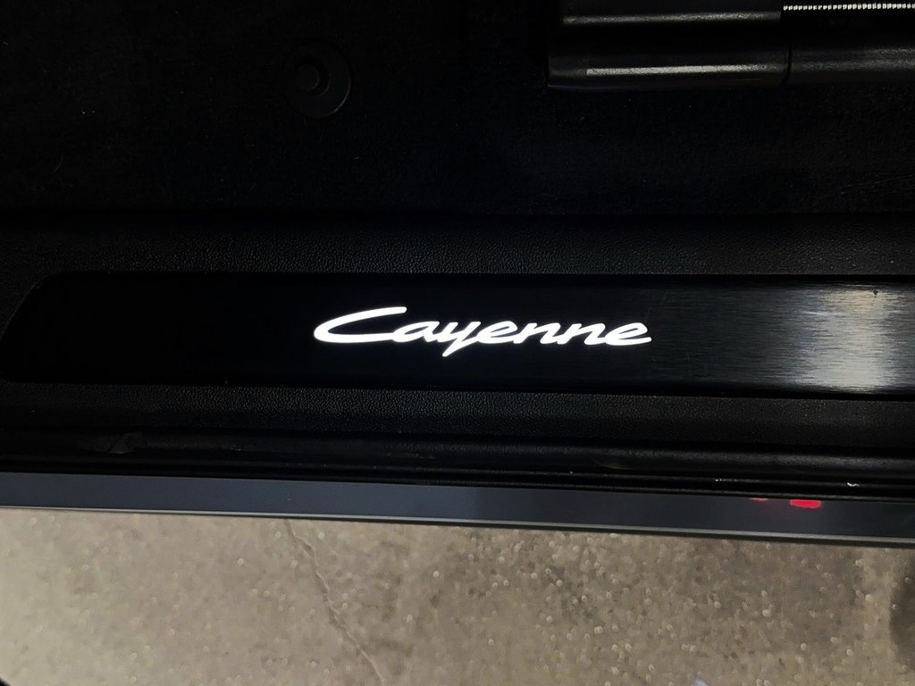 Porsche Cayenne Premium Package Plus 2024 à Laval, Québec - 32 - w1024h768px