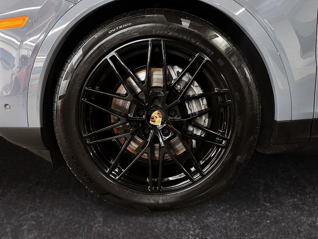 Porsche Cayenne Premium Package Plus 2024 à Laval, Québec - 13 - w1024h768px