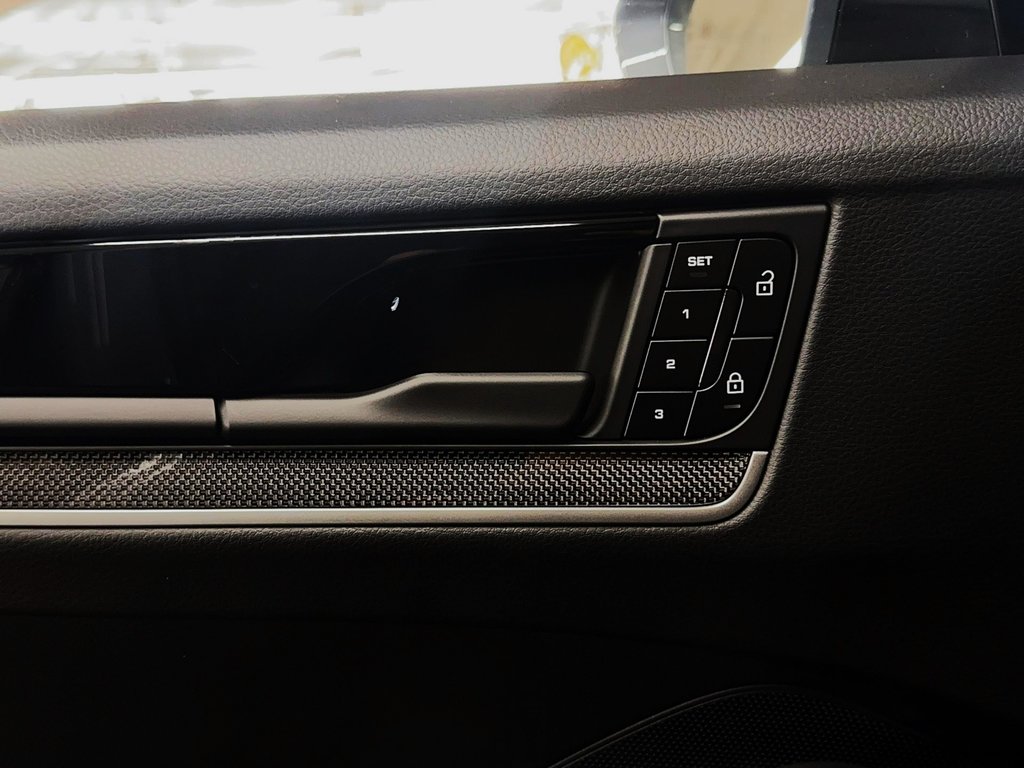 Porsche Cayenne Premium Package Plus 2024 à Laval, Québec - 30 - w1024h768px