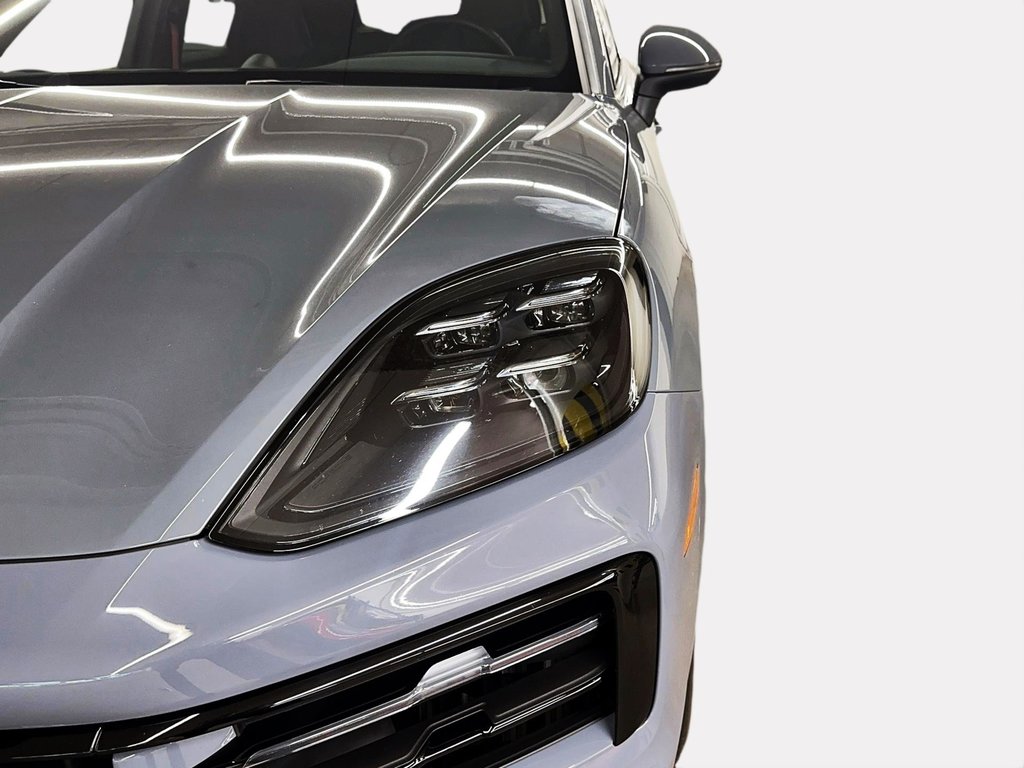 Porsche Cayenne Premium Package Plus 2024 à Laval, Québec - 12 - w1024h768px