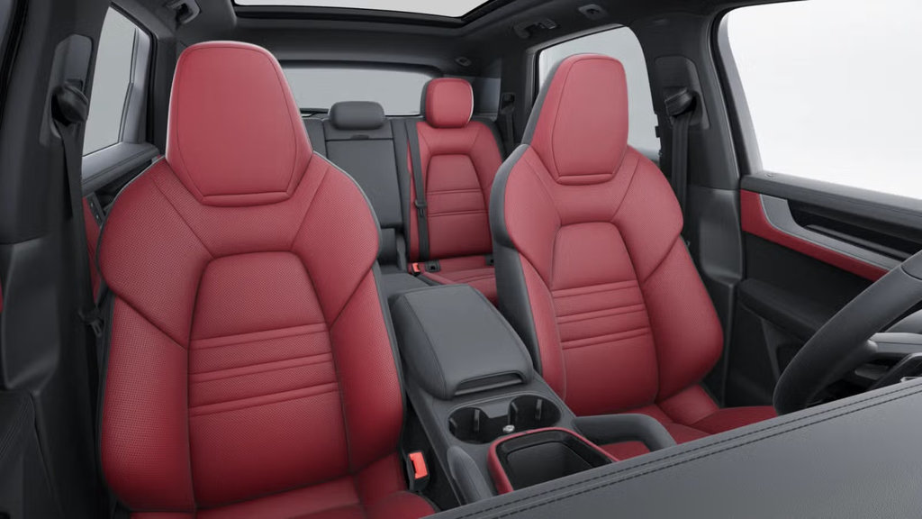 2024 Porsche Cayenne AWD in Laval, Quebec - 10 - w1024h768px