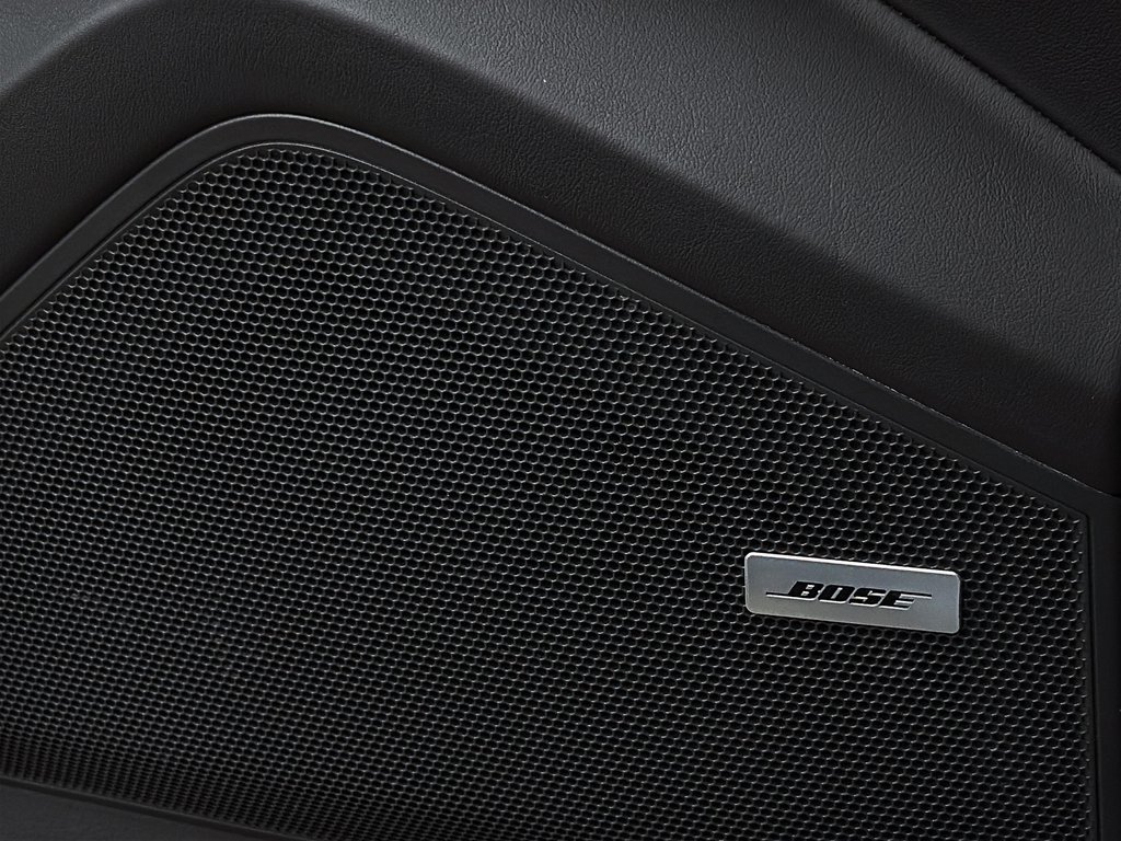 2024 Porsche Cayenne Premium Package Plus in Laval, Quebec - 25 - w1024h768px