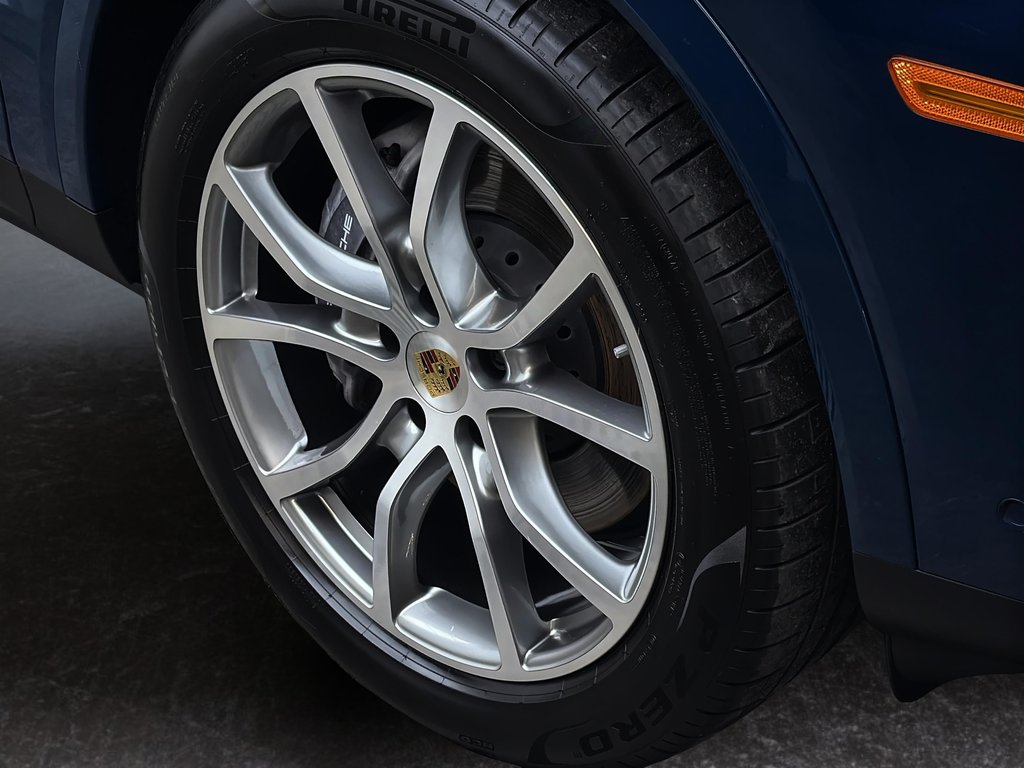 2024 Porsche Cayenne Premium Package Plus in Laval, Quebec - 10 - w1024h768px