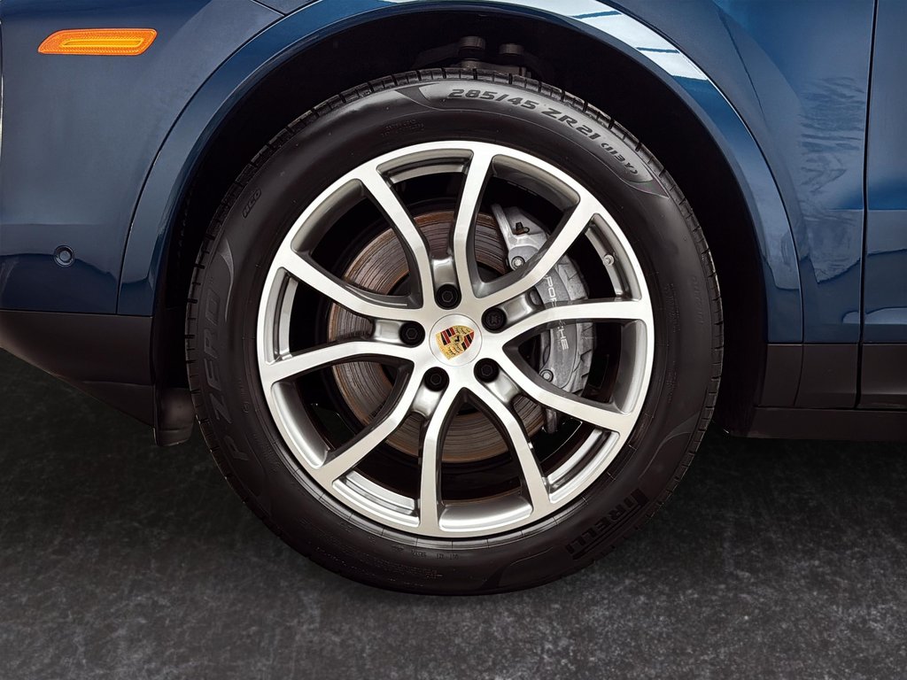 2024 Porsche Cayenne Premium Package Plus in Laval, Quebec - 7 - w1024h768px