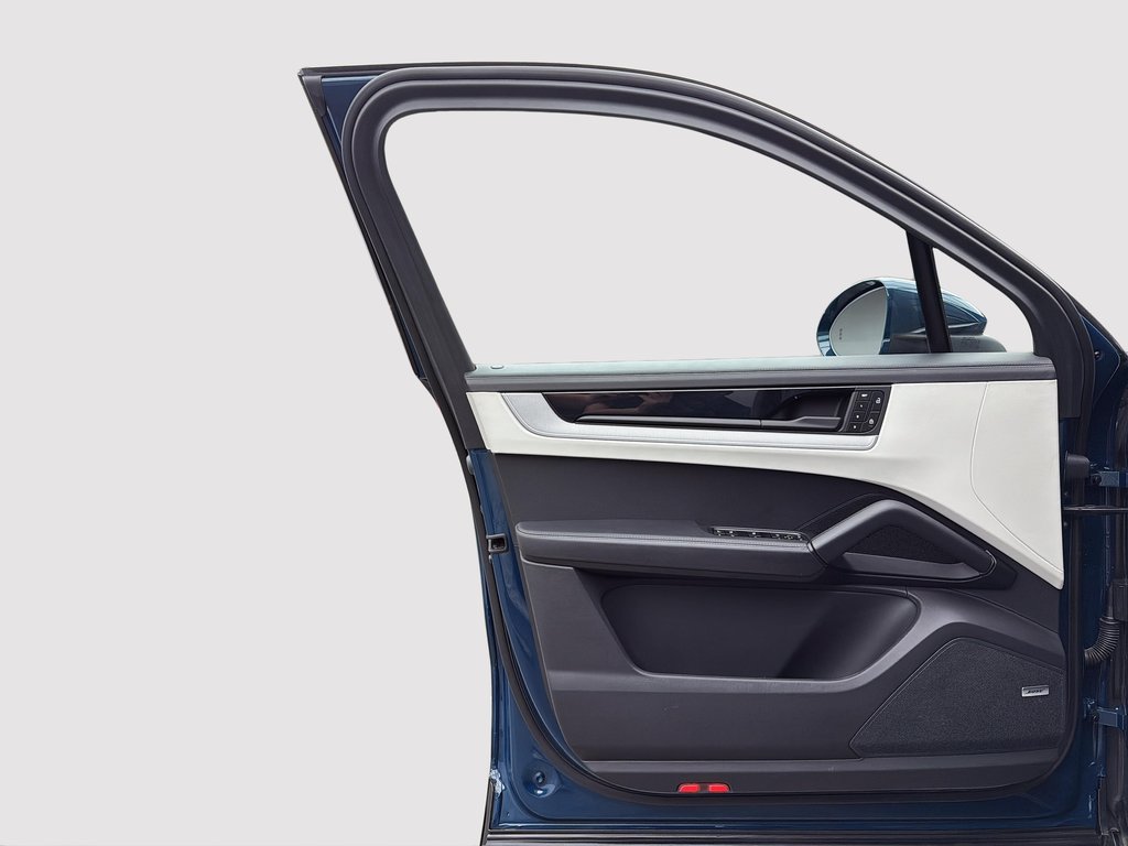 2024 Porsche Cayenne Premium Package Plus in Laval, Quebec - 22 - w1024h768px