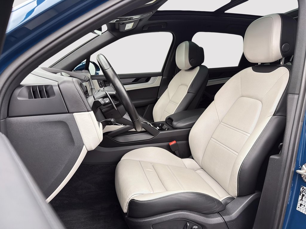 2024 Porsche Cayenne Premium Package Plus in Laval, Quebec - 14 - w1024h768px