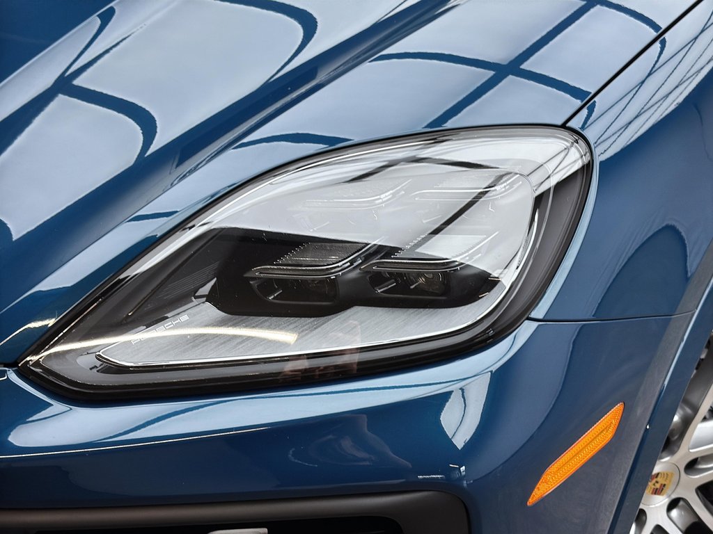 2024 Porsche Cayenne Premium Package Plus in Laval, Quebec - 11 - w1024h768px