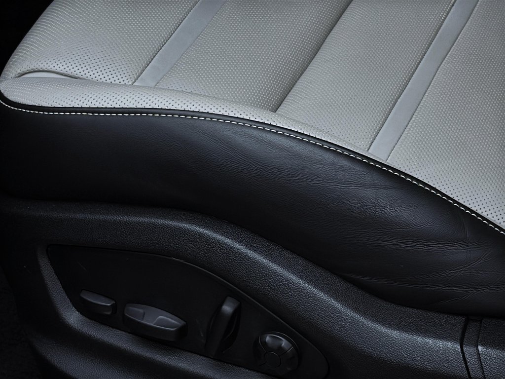 2024 Porsche Cayenne Premium Package Plus in Laval, Quebec - 26 - w1024h768px