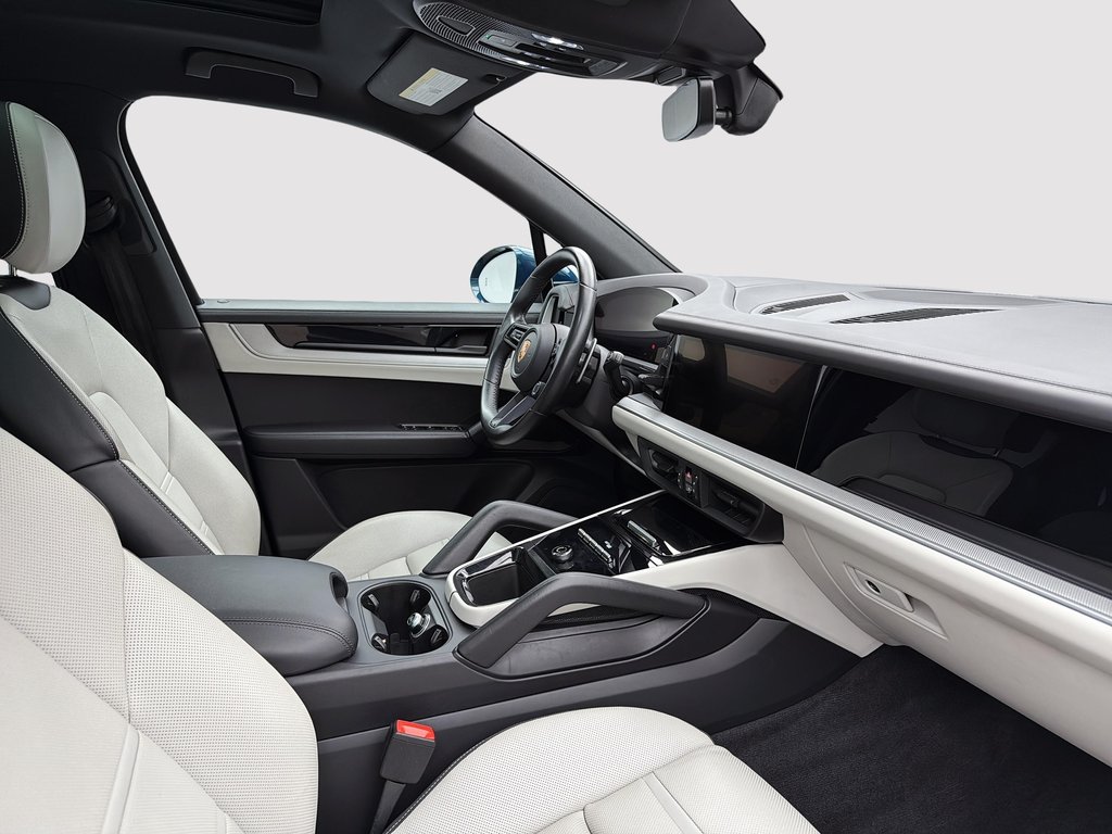 2024 Porsche Cayenne Premium Package Plus in Laval, Quebec - 21 - w1024h768px