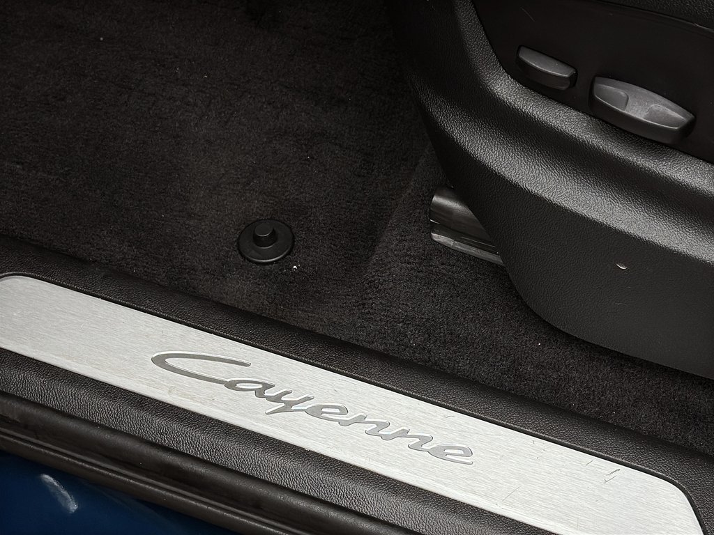 2024 Porsche Cayenne Premium Package Plus in Laval, Quebec - 24 - w1024h768px