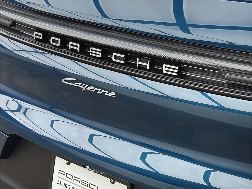 2024 Porsche Cayenne Premium Package Plus in Laval, Quebec - 9 - w1024h768px