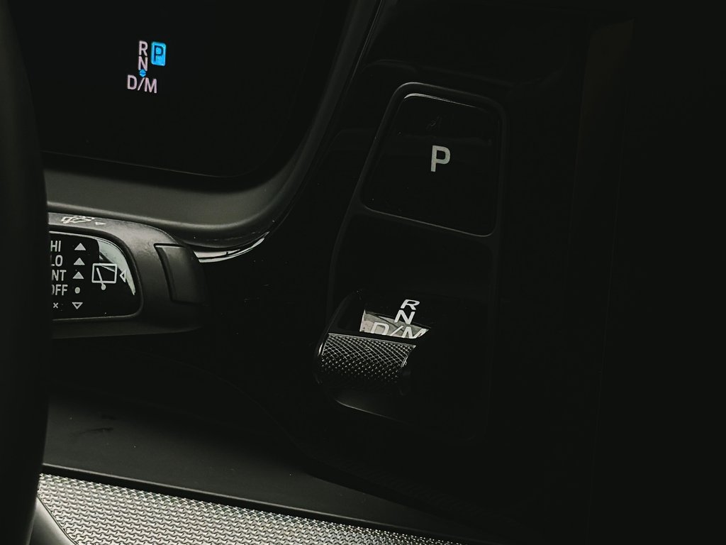 2024 Porsche Cayenne Premium Package Plus in Laval, Quebec - 17 - w1024h768px