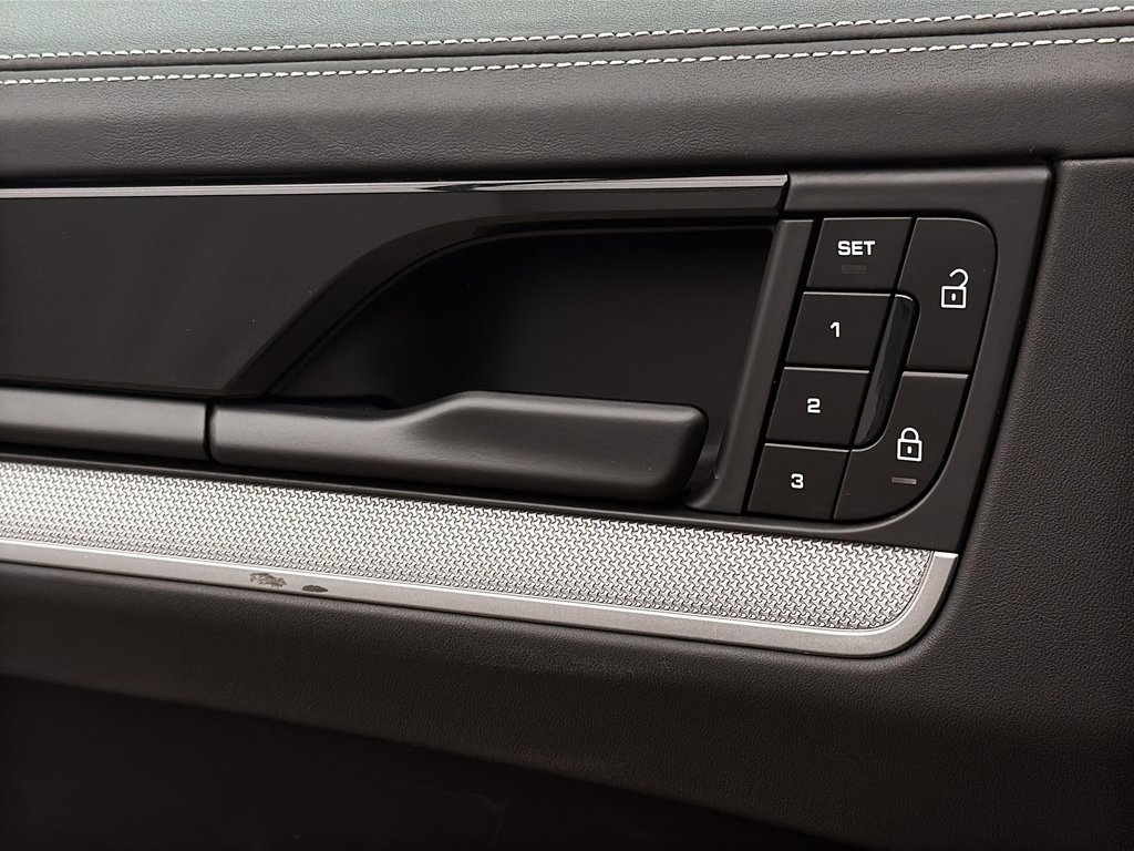 Porsche Cayenne Premium Package Plus 2024 à Laval, Québec - 28 - w1024h768px