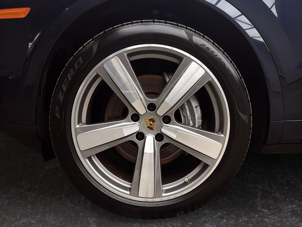 Porsche Cayenne Premium Package Plus 2024 à Laval, Québec - 11 - w1024h768px