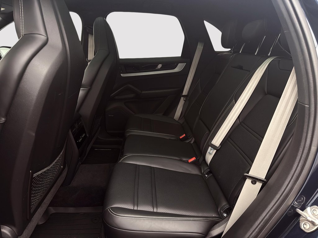 Porsche Cayenne Premium Package Plus 2024 à Laval, Québec - 23 - w1024h768px