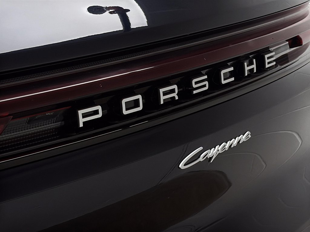 Porsche Cayenne Premium Package Plus 2024 à Laval, Québec - 8 - w1024h768px