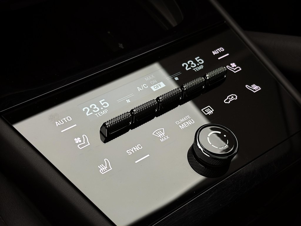 Porsche Cayenne Premium Package Plus 2024 à Laval, Québec - 22 - w1024h768px