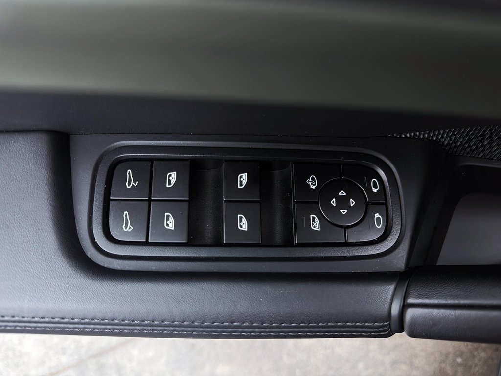 2024 Porsche Cayenne AWD in Laval, Quebec - 31 - w1024h768px