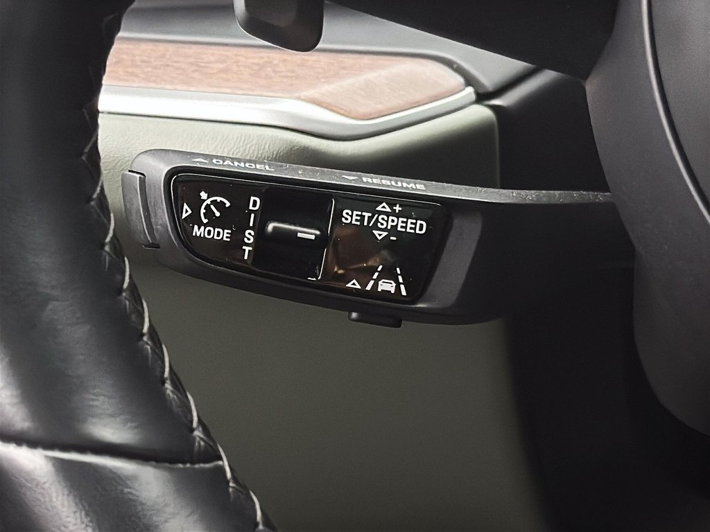 2024 Porsche Cayenne AWD in Laval, Quebec - 18 - w1024h768px