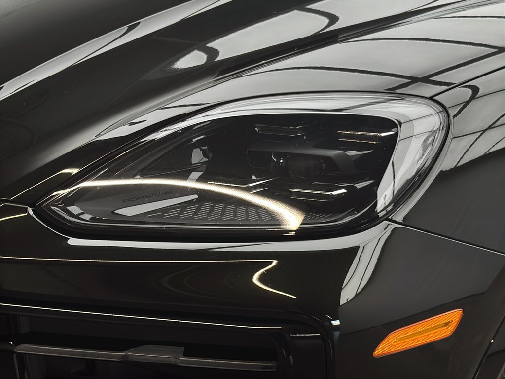 2024 Porsche Cayenne AWD in Laval, Quebec - 9 - w1024h768px