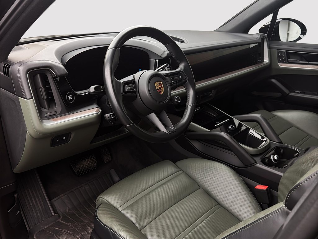 2024 Porsche Cayenne AWD in Laval, Quebec - 13 - w1024h768px