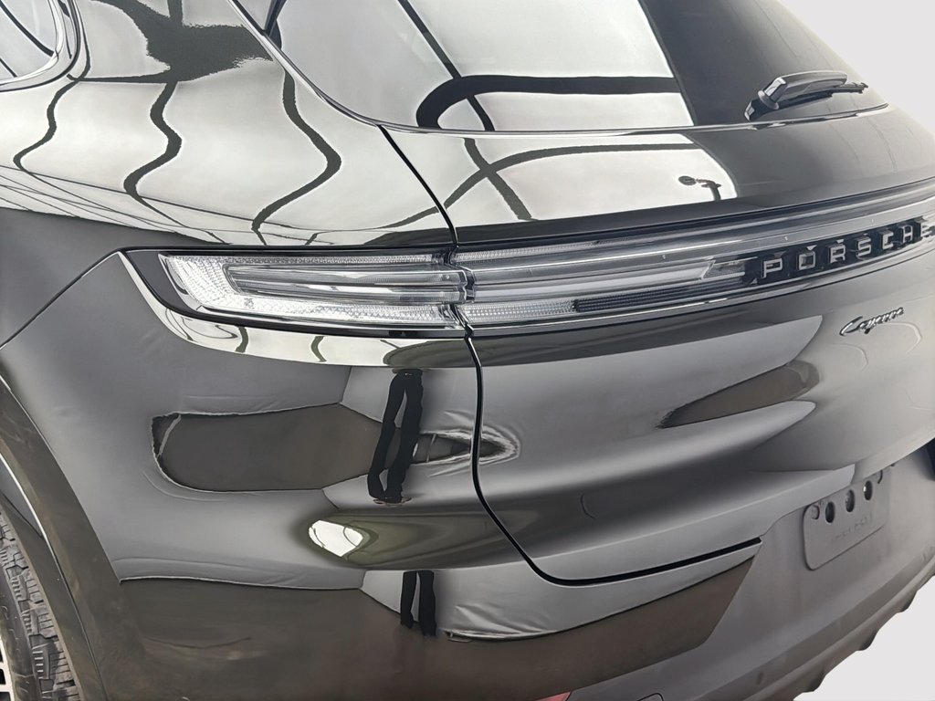 2024 Porsche Cayenne AWD in Laval, Quebec - 10 - w1024h768px