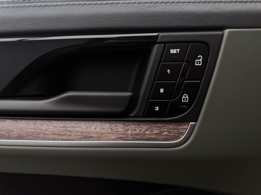 2024 Porsche Cayenne AWD in Laval, Quebec - 30 - w1024h768px