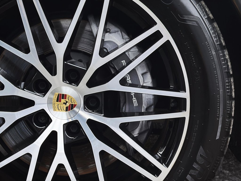 2024 Porsche Cayenne AWD in Laval, Quebec - 12 - w1024h768px