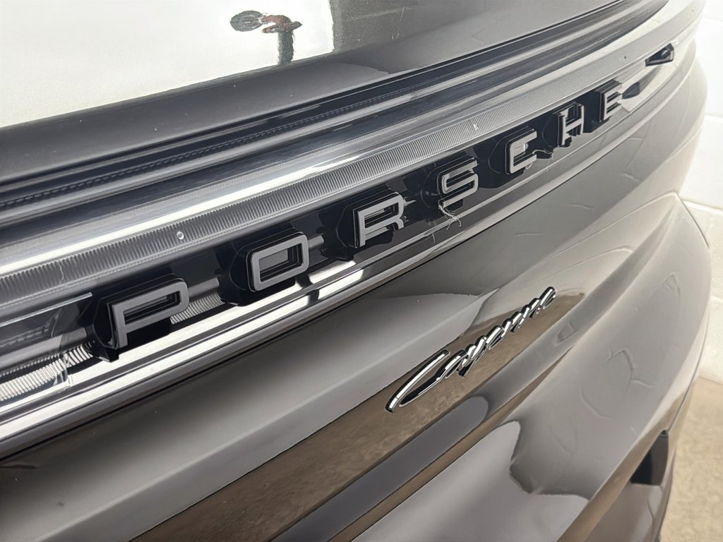 2024 Porsche Cayenne AWD in Laval, Quebec - 8 - w1024h768px