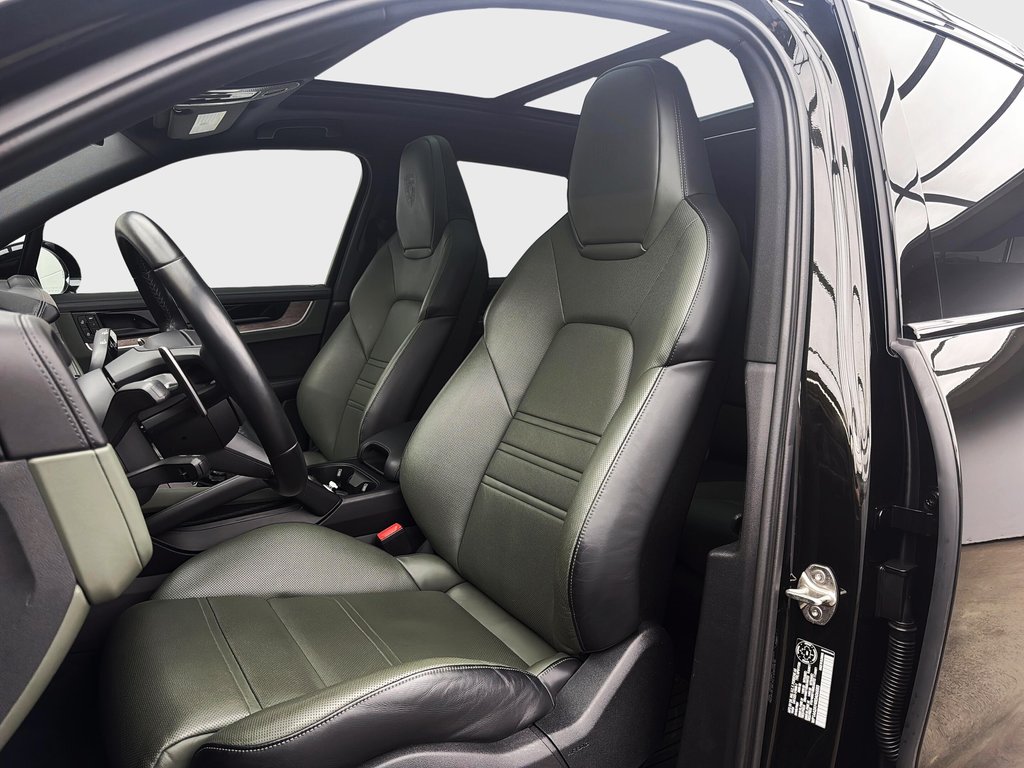 2024 Porsche Cayenne AWD in Laval, Quebec - 14 - w1024h768px