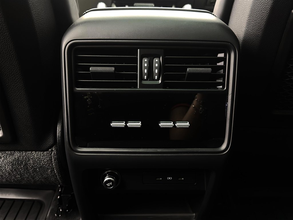 2024 Porsche Cayenne AWD in Laval, Quebec - 28 - w1024h768px