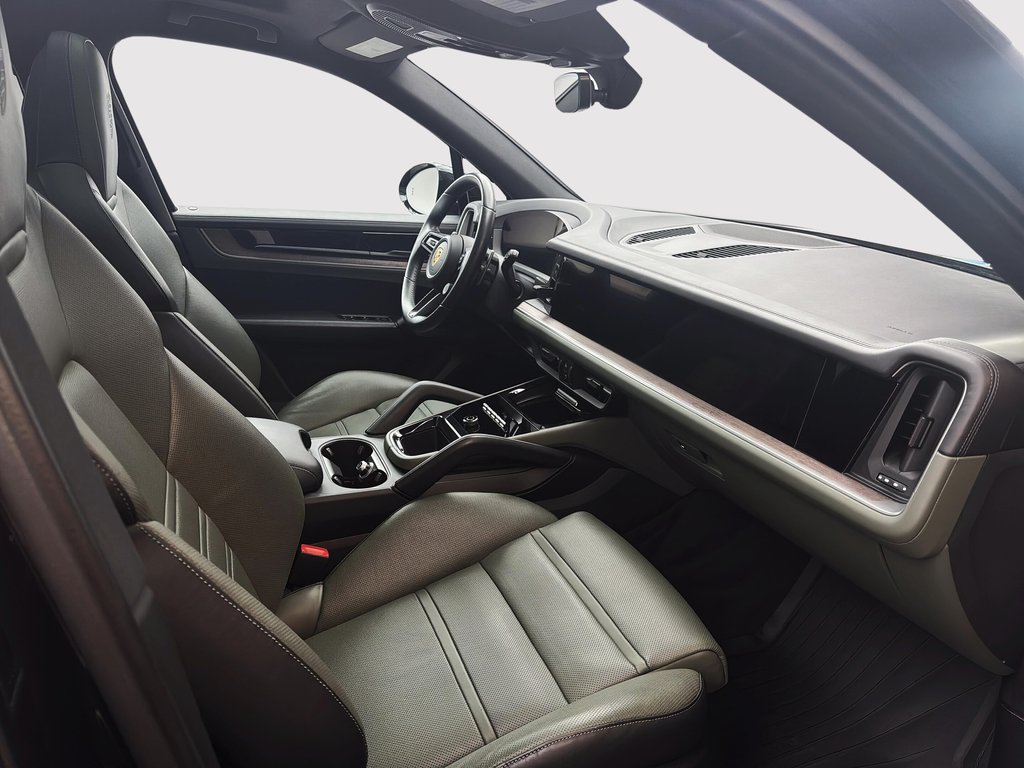 2024 Porsche Cayenne AWD in Laval, Quebec - 24 - w1024h768px