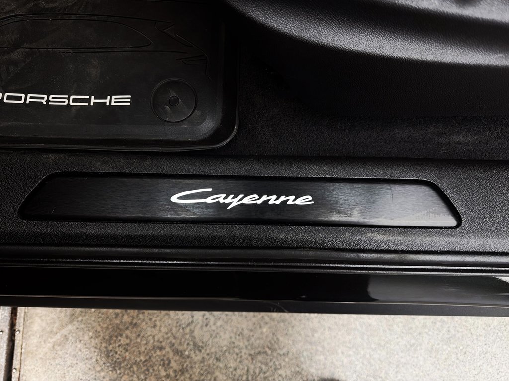 2024 Porsche Cayenne AWD in Laval, Quebec - 33 - w1024h768px
