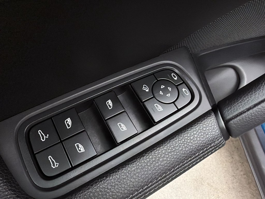 Porsche Cayenne AWD 2024 à Laval, Québec - 31 - w1024h768px