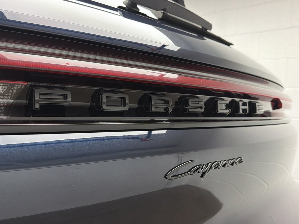 2024 Porsche Cayenne in Laval, Quebec - 7 - w1024h768px