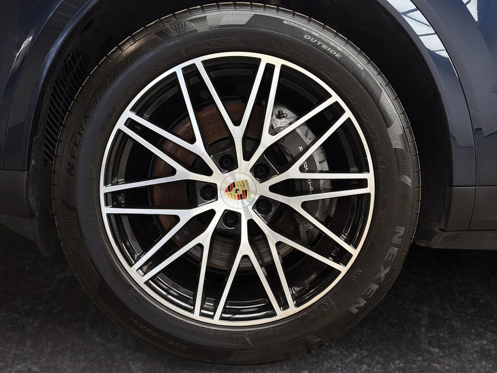 2024 Porsche Cayenne in Laval, Quebec - 10 - w1024h768px