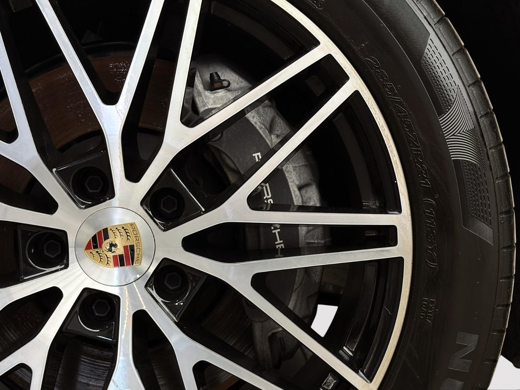 2024 Porsche Cayenne in Laval, Quebec - 11 - w1024h768px