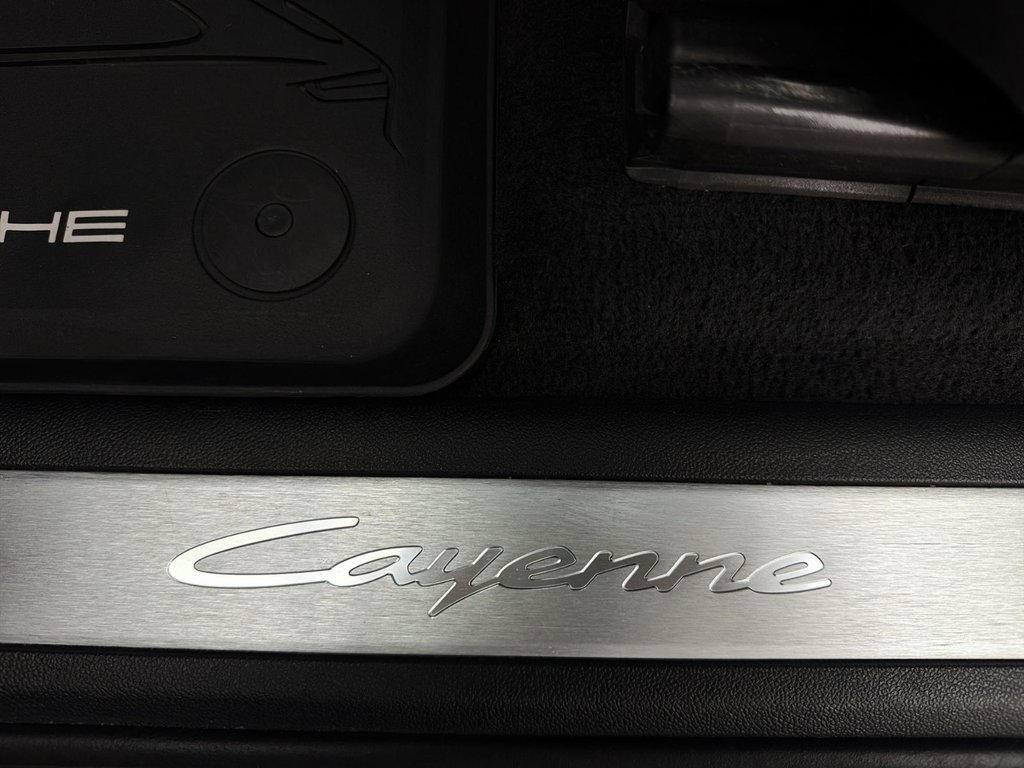 2024 Porsche Cayenne in Laval, Quebec - 30 - w1024h768px