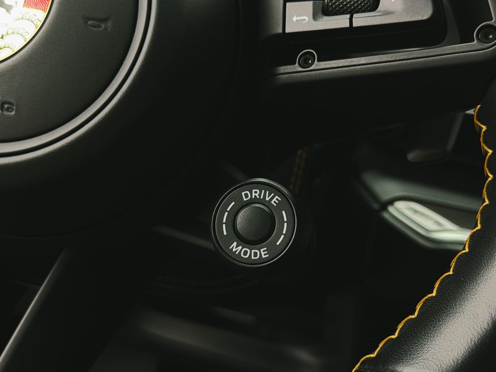 2024 Porsche Cayenne in Laval, Quebec - 17 - w1024h768px