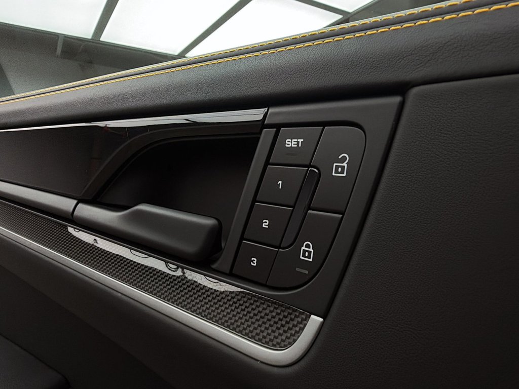 2024 Porsche Cayenne in Laval, Quebec - 27 - w1024h768px