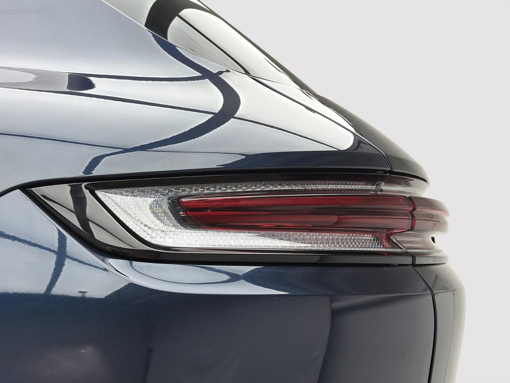 2024 Porsche Cayenne in Laval, Quebec - 9 - w1024h768px