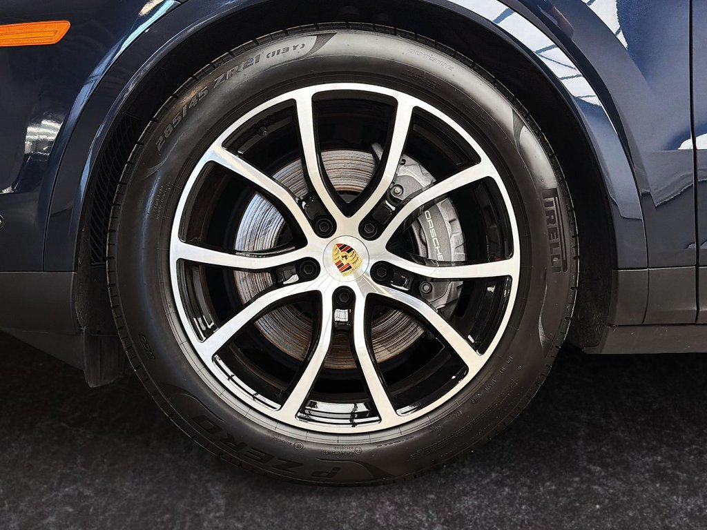2024 Porsche Cayenne in Laval, Quebec - 10 - w1024h768px
