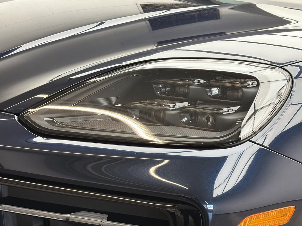 2024 Porsche Cayenne in Laval, Quebec - 8 - w1024h768px