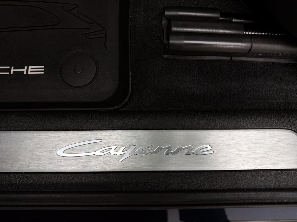 2024 Porsche Cayenne in Laval, Quebec - 31 - w1024h768px