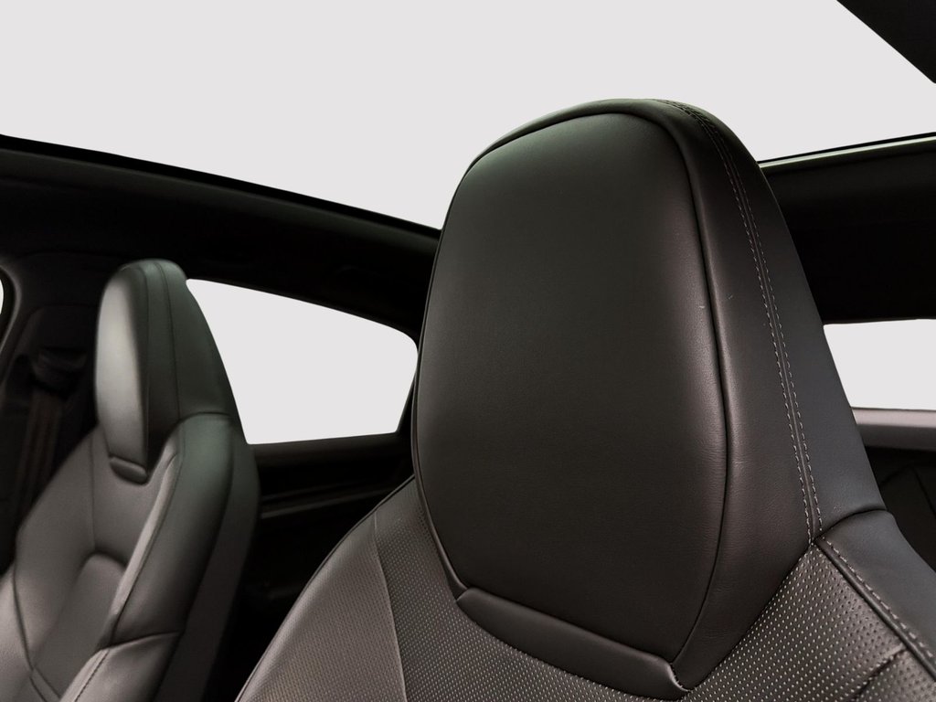 2024 Porsche Cayenne in Laval, Quebec - 23 - w1024h768px